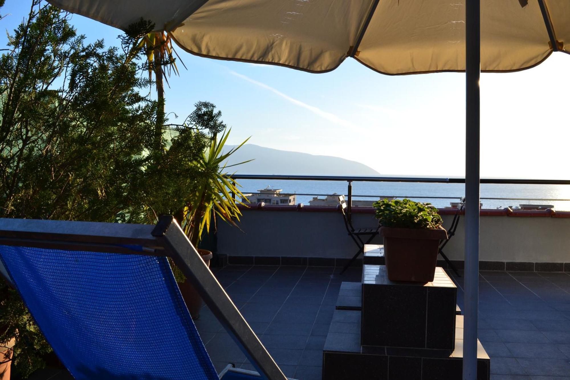 Ferienwohnung Seaview Penthouse Terrace & Garage Vlorë Exterior foto